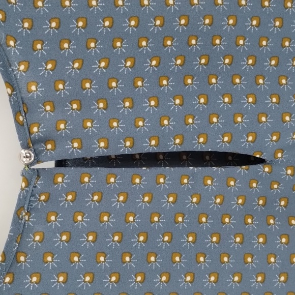 Lily White blue with gold print size small blouse front pocket flowy 3 quarter - Picture 8 of 8